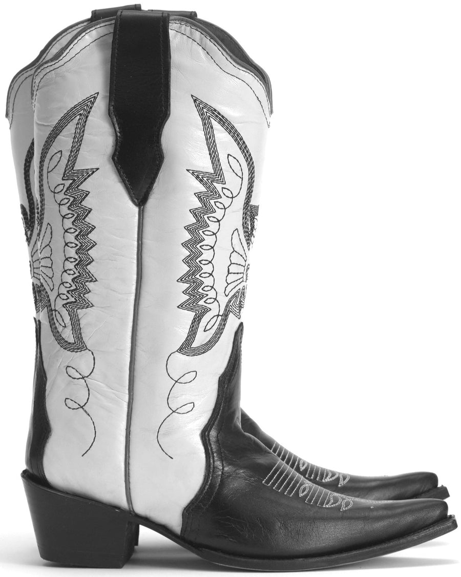 Fashion black and off white western handmade leather boots for stylish women and cowgirls in Vancouver and Canada by Montserrat Messeguer